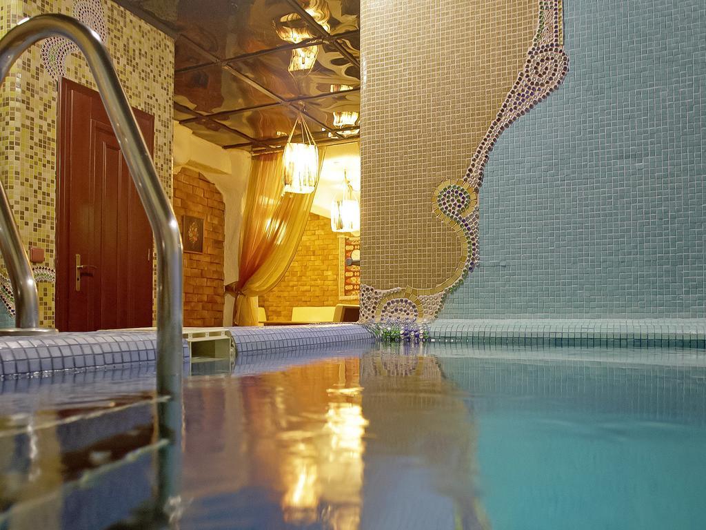 Hotel Kilikiya Oezjhorod Buitenkant foto