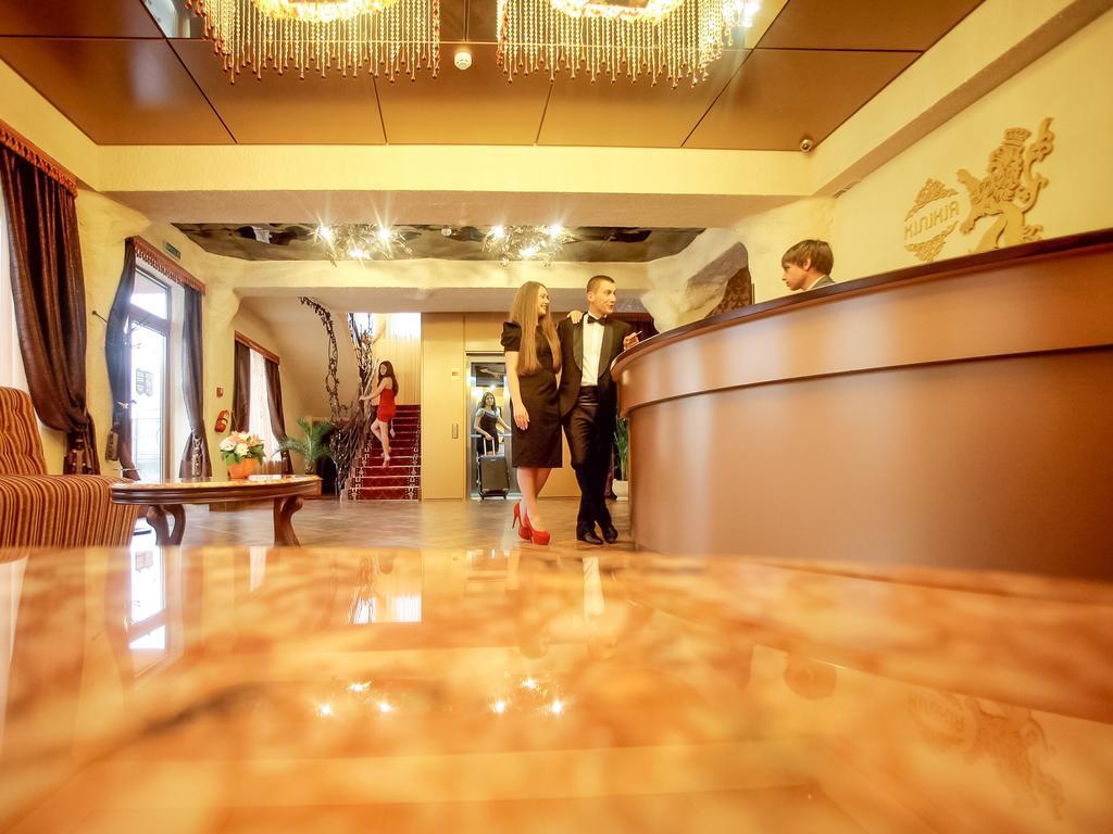 Hotel Kilikiya Oezjhorod Buitenkant foto