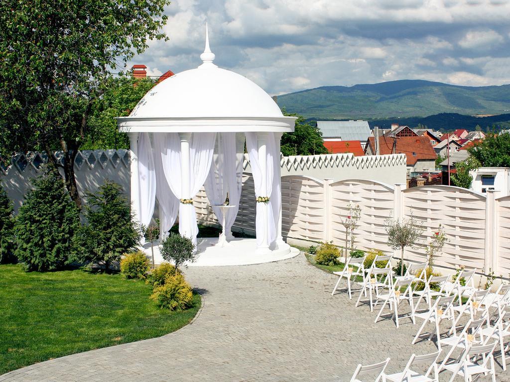 Hotel Kilikiya Oezjhorod Buitenkant foto