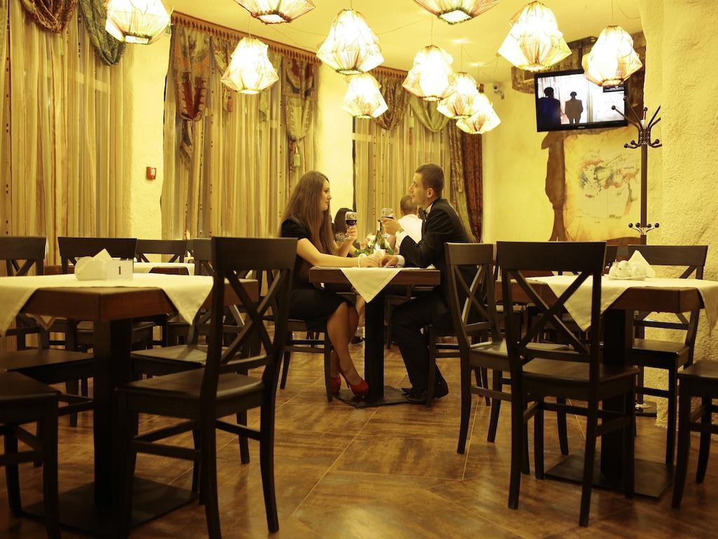 Hotel Kilikiya Oezjhorod Buitenkant foto