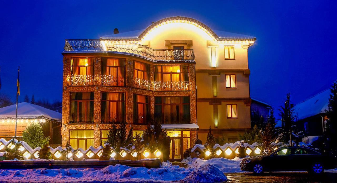 Hotel Kilikiya Oezjhorod Buitenkant foto