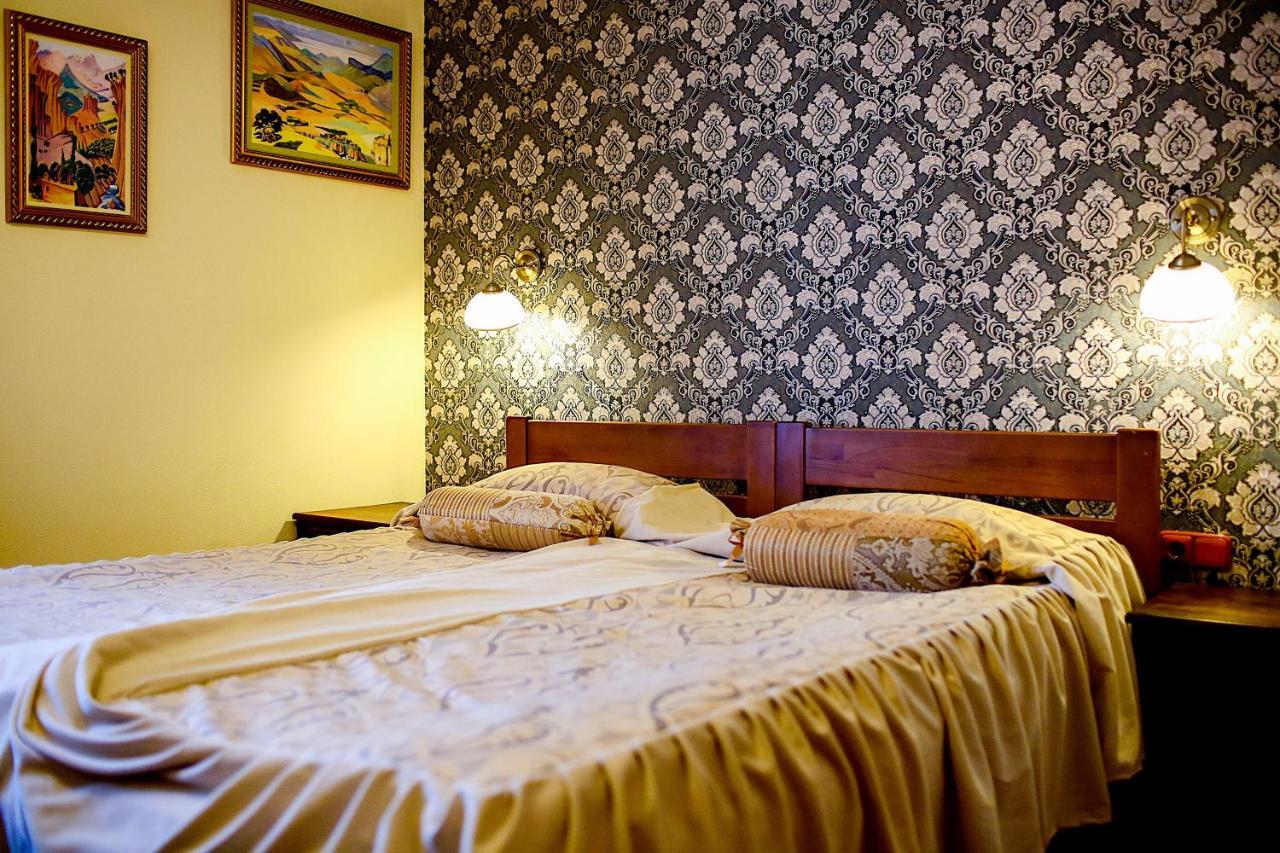 Hotel Kilikiya Oezjhorod Buitenkant foto