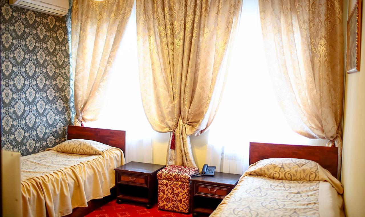 Hotel Kilikiya Oezjhorod Buitenkant foto