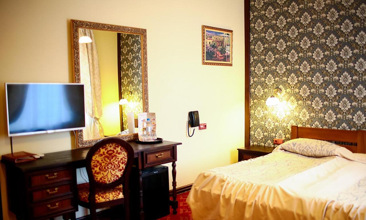 Hotel Kilikiya Oezjhorod Buitenkant foto