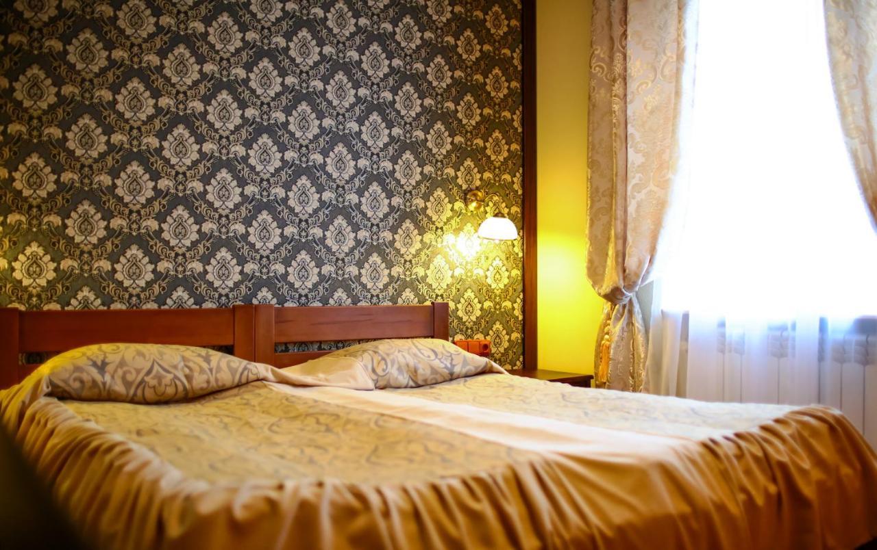 Hotel Kilikiya Oezjhorod Buitenkant foto